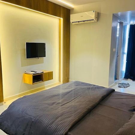 Oyo Florence Hotel Σουράτ Εξωτερικό φωτογραφία
