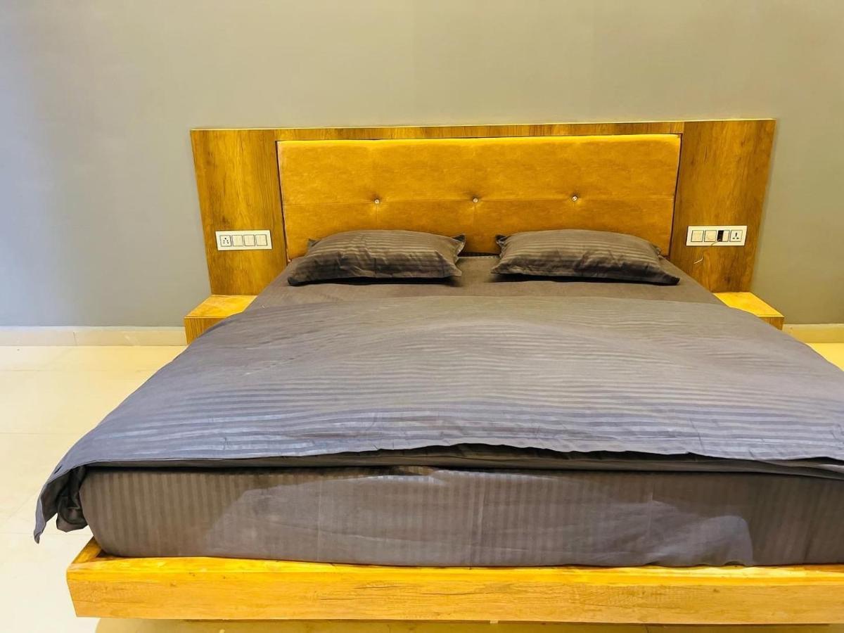 Oyo Florence Hotel Σουράτ Εξωτερικό φωτογραφία